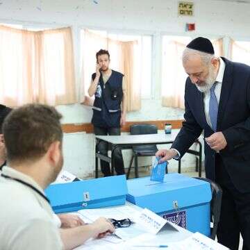יו"ר ש"ס אריה דרעי מצביע בבחירות 2026 | יעקב כהן יו"ר ש"ס אריה דרעי מצביע בבחירות 2026 | יעקב כהן