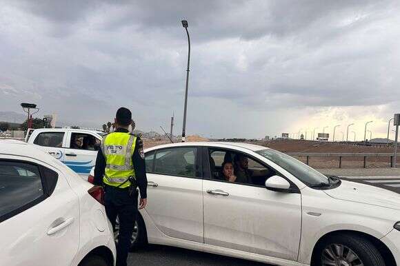 חסימות כבישים בדרך לאילת עקב הצפות | משטרת ישראל חסימות כבישים בדרך לאילת עקב הצפות | משטרת ישראל