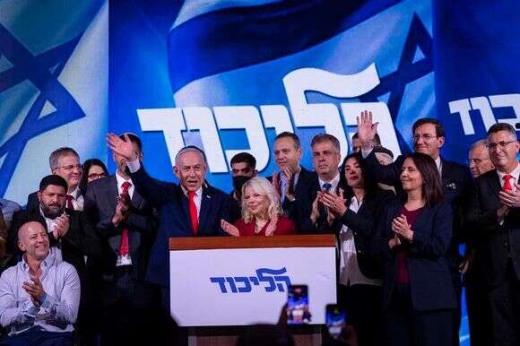 בנימין נתניהו במטה הבחירות של מפלגת הליכוד בבנייני האומה | חיים גולדברג, פלאש 90 בנימין נתניהו במטה הבחירות של מפלגת הליכוד בבנייני האומה | חיים גולדברג, פלאש 90