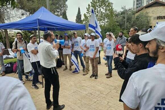 חברי מטה "ימין מנצח" ביום הבחירות | חופשי חברי מטה "ימין מנצח" ביום הבחירות | חופשי