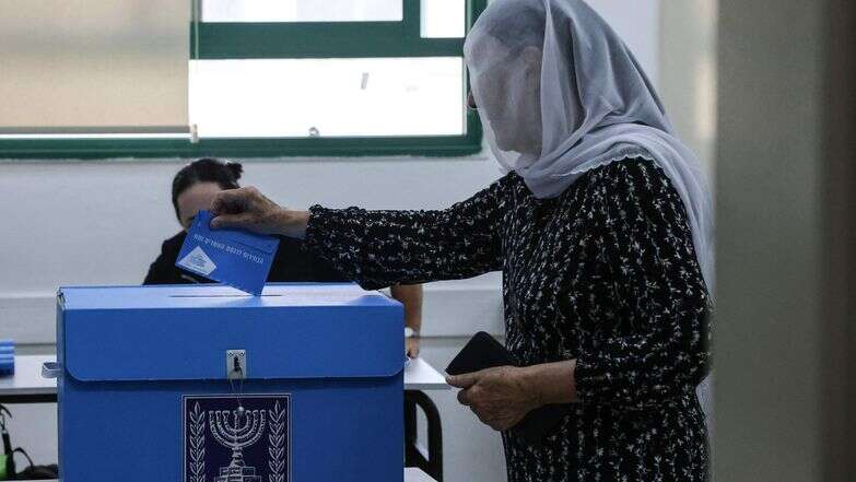 "לעשות הכול בשביל להושיט יד לשלום". מצביעה בקלפי בדאלית אל־כרמל, השבוע | איי.אף.פי "לעשות הכול בשביל להושיט יד לשלום". מצביעה בקלפי בדאלית אל־כרמל, השבוע | איי.אף.פי