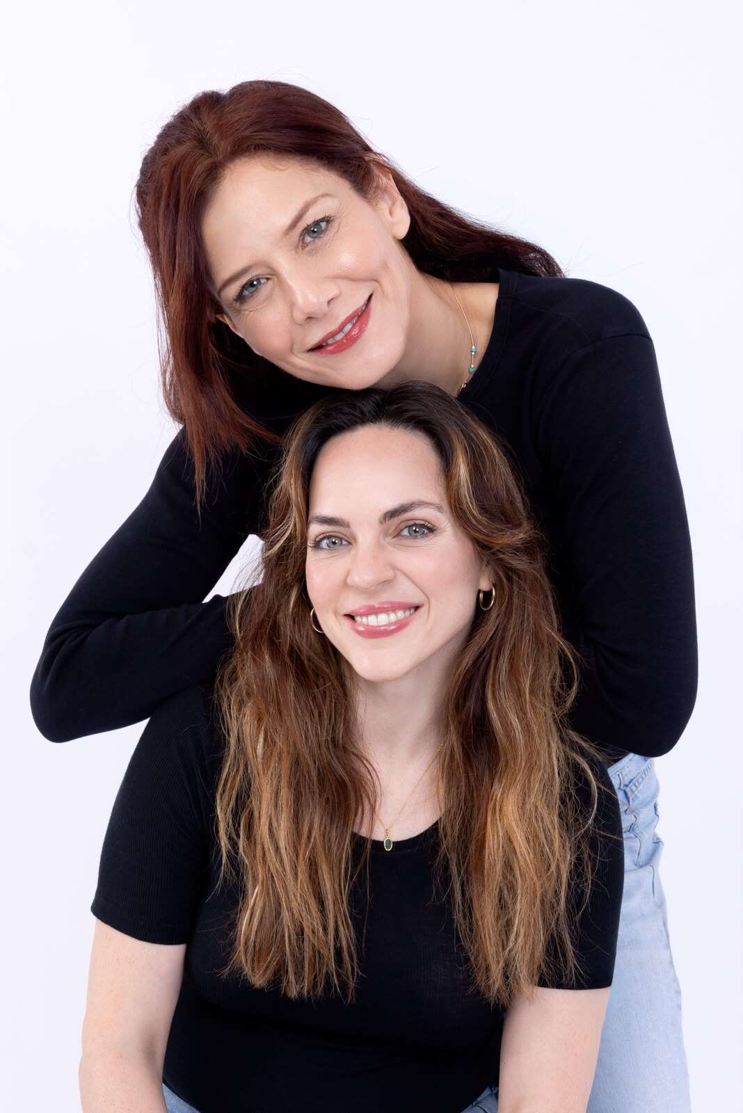 שודכו בגיל צעיר והפכו לאימהות לפני גיל 20: הסיפור של סופי ומינדי | אושר עדן פשינסקי