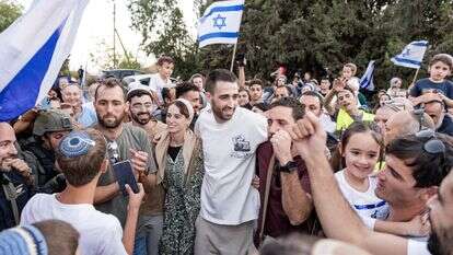 שרייבר לצד אחיה, אבינתן אור, לאחר שובו משבי חמאס, בשנה שעברה | נעמה שטרן
