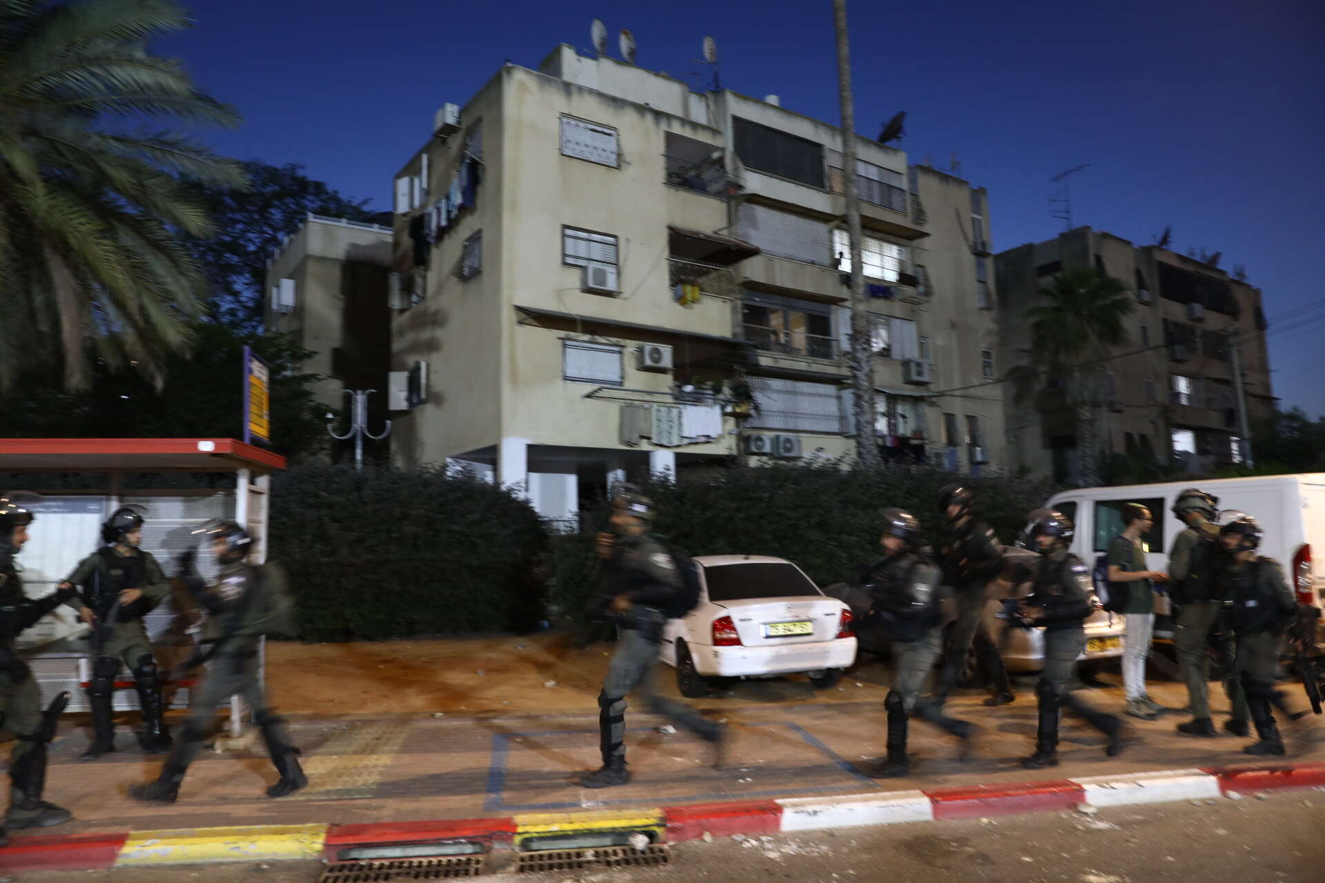 תקיפה בקבלת השבת בלוד: קריאות „החוצה!” בערבית ואיומים בדריסה