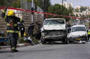 זירת הפיגוע (צילום:AP) זירת הפיגוע (צילום:AP)