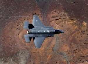 מטוס חמקן מסוג F-35 (צילום: AP) מטוס חמקן מסוג F-35 (צילום: AP)
