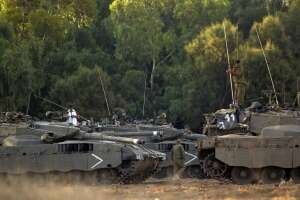 כוחות מחוץ לרצועה (צילום: AP) כוחות מחוץ לרצועה (צילום: AP)
