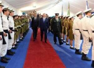 ראש ממשלת סינגפור, לי הסיין לונג, בביקור הראשון אי פעם של ראש ממשלה מסינגפור בישראל. - facebook.com/Netanyahu ראש ממשלת סינגפור, לי הסיין לונג, בביקור הראשון אי פעם של ראש ממשלה מסינגפור בישראל. - facebook.com/Netanyahu
