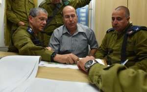 יעלון, אשל ושוחט בליל שבת. צילום: משהב יעלון, אשל ושוחט בליל שבת. צילום: משהב