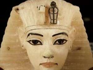 פסל ראשו של תות ענך אמון פסל ראשו של תות ענך אמון