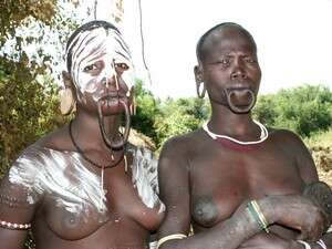 בנות שבט מורסי בנות שבט מורסי