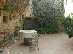 חצר היקב ד'אלבולה קסטלו חצר היקב ד'אלבולה קסטלו