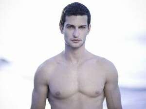 ����� ����