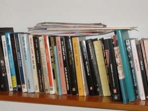 מדף הספרים של נעה ברק מדף הספרים של נעה ברק