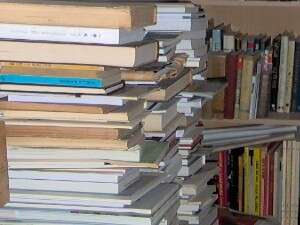 מדף הספרים של יחזקאל נפשי מדף הספרים של יחזקאל נפשי