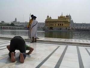 משתחווים להבל ולריק משתחווים להבל ולריק