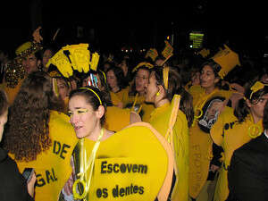 רופאי השיניים מפצירים בכם לנקות את שיניכם רופאי השיניים מפצירים בכם לנקות את שיניכם