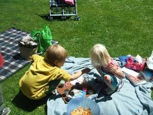 חוגגים יום הולדת חוגגים יום הולדת