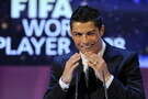 רונאלדו זוכה בתואר כדורגלן השנה. רונאלדו זוכה בתואר כדורגלן השנה.