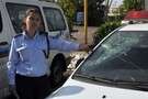 השוטרת שהותקפה ליד הניידת שניזוקה השוטרת שהותקפה ליד הניידת שניזוקה