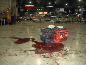 תחנת הרכבת במומביי אחרי הפיגוע. תחנת הרכבת במומביי אחרי הפיגוע.