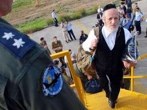 יהודה משי זהב עולה למטוס יהודה משי זהב עולה למטוס
