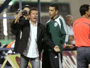 לותאר מתיאוס מתעמת עם השופט, הערב. לותאר מתיאוס מתעמת עם השופט, הערב.