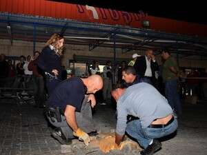 רקטת קסאם שנחתה בשדרות. רקטת קסאם שנחתה בשדרות.