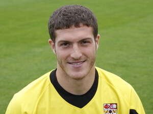 מפלס את דרכו באנגליה. רן קדוש. מפלס את דרכו באנגליה. רן קדוש.