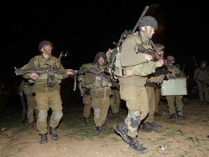 חיילי צה''ל נכנסים לרצועת עזה. חיילי צה''ל נכנסים לרצועת עזה.