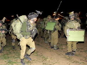 חיילי צה''ל נכנסים לעזה. חיילי צה''ל נכנסים לעזה.
