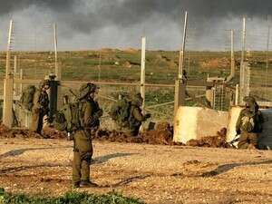 טנק של צה''ל נע סביב רצועת עזה. טנק של צה''ל נע סביב רצועת עזה.