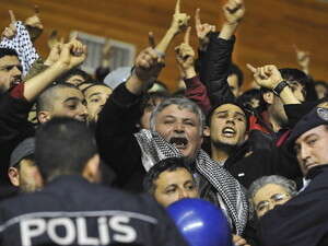 אוהדי אנקרה במשחק מול בני השרון אוהדי אנקרה במשחק מול בני השרון