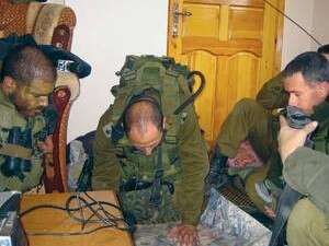 חיילי צה''ל בבית בעזה חיילי צה''ל בבית בעזה