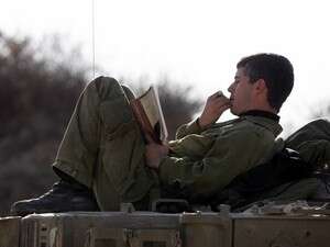 חייל צה''ל בכניסה לרצועת עזה. חייל צה''ל בכניסה לרצועת עזה.