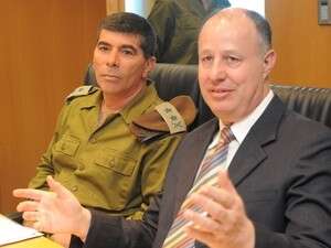 הרמטכ''ל גבי אשכנזי וצחי הנגבי בוועדת החוץ והביטחון של הכנסת הרמטכ''ל גבי אשכנזי וצחי הנגבי בוועדת החוץ והביטחון של הכנסת