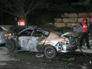 המכונית שנפגעה מרקטת גראד בבאר שבע המכונית שנפגעה מרקטת גראד בבאר שבע