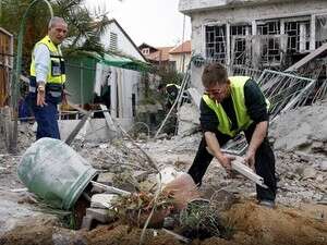 נחיתת רקטת גראד באשדוד. נחיתת רקטת גראד באשדוד.