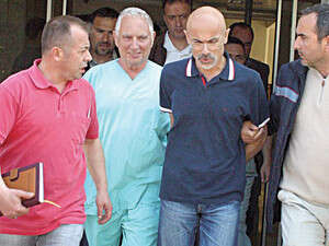 דוקטור יוסוף ארקין סונמז וזכי שפירא נלקחים לחקירה. דוקטור יוסוף ארקין סונמז וזכי שפירא נלקחים לחקירה.