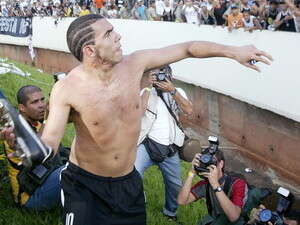 קרלוס טבס חוגג אליפות קרלוס טבס חוגג אליפות