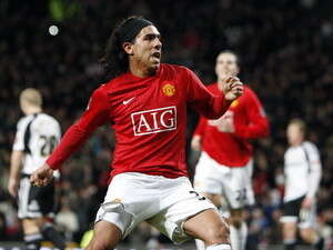 קרלוס טבס חוגג. קרלוס טבס חוגג.