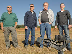 ענף הגננות נגד רשות המים. מימין: שוננפלד, קרת, יצהר ופליסקוב ענף הגננות נגד רשות המים. מימין: שוננפלד, קרת, יצהר ופליסקוב