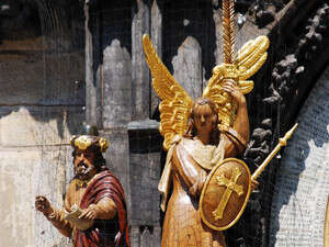 דמויות מהשעון האסטרונומי דמויות מהשעון האסטרונומי