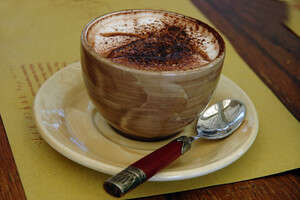 אין כמו שוקו חם אחרי סקי. אין כמו שוקו חם אחרי סקי.