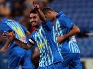 דוד רביבו חוגג, הערב. דוד רביבו חוגג, הערב.