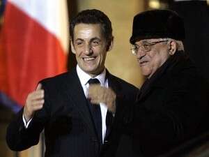 אבו-מאזן וניקולא סרקוזי בפתח פגישתם בפריז אבו-מאזן וניקולא סרקוזי בפתח פגישתם בפריז