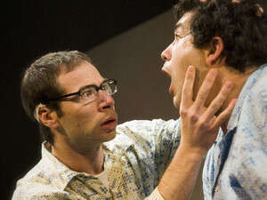 ����� ����