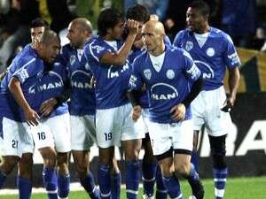 שחקני הפועל פ''ת חוגגים שחקני הפועל פ''ת חוגגים