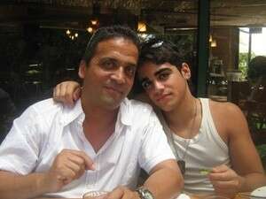 ג'קי לוגסי ובנו. ג'קי לוגסי ובנו.