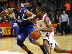 טימי באוורס מול שון ג'יימס. טימי באוורס מול שון ג'יימס.